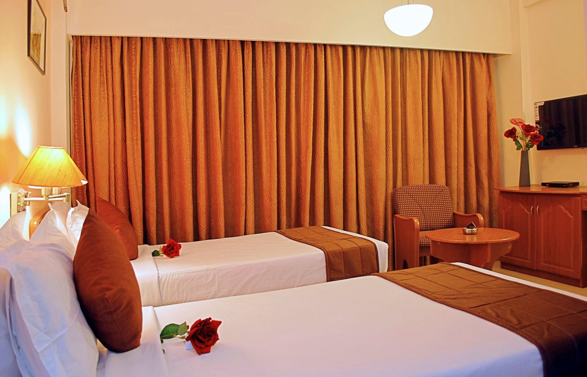 Super Townhouse Koyambedu Hotell Chennai Exteriör bild