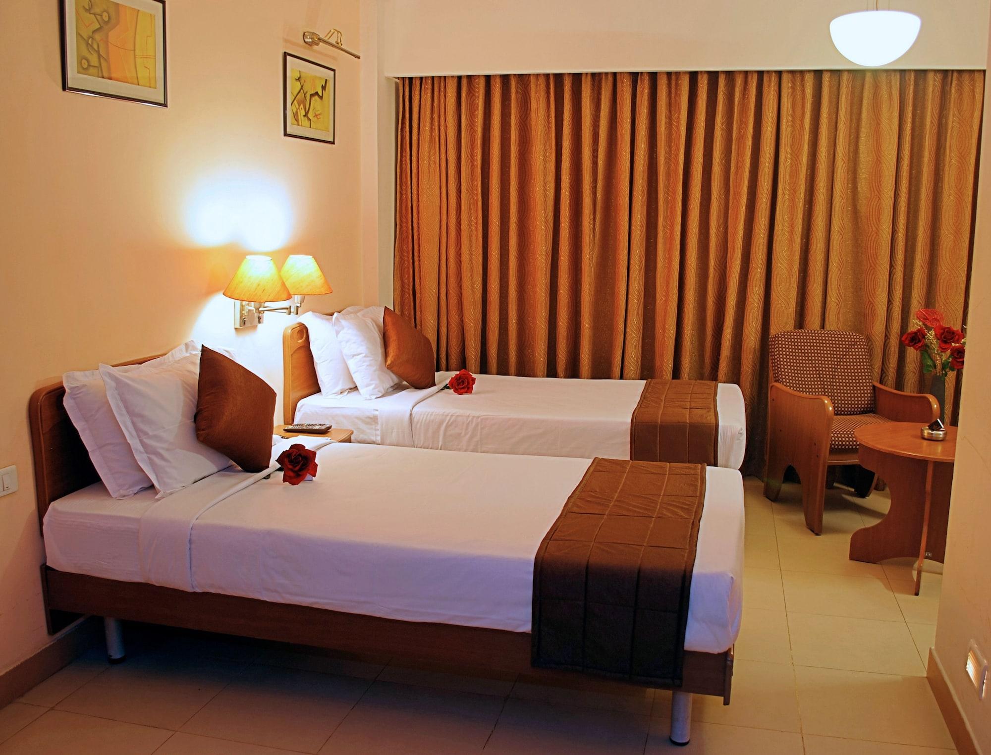 Super Townhouse Koyambedu Hotell Chennai Exteriör bild