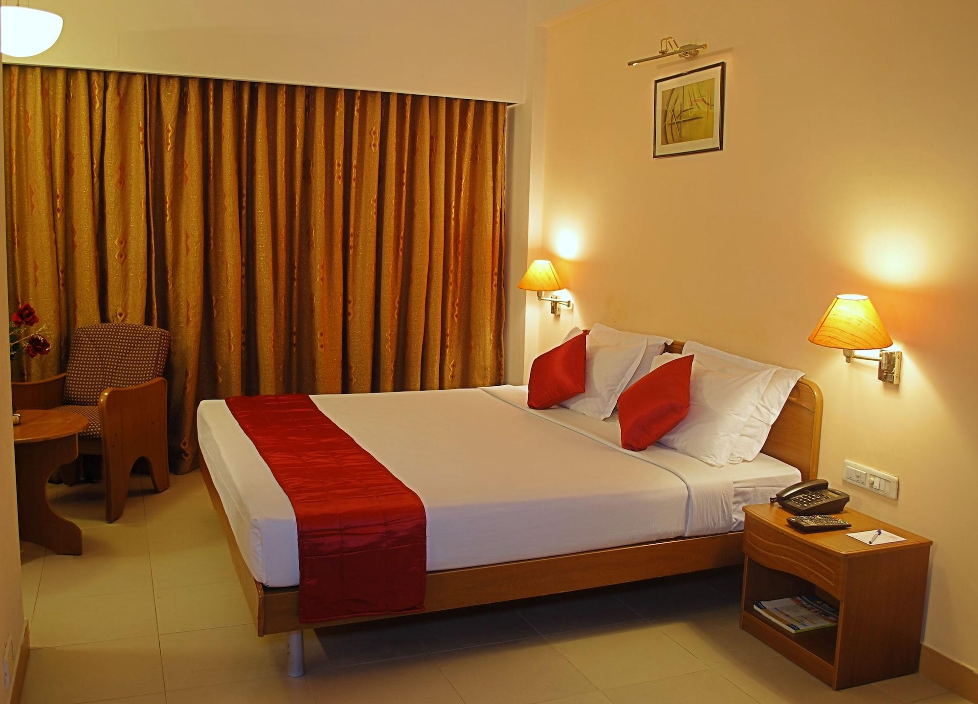 Super Townhouse Koyambedu Hotell Chennai Exteriör bild