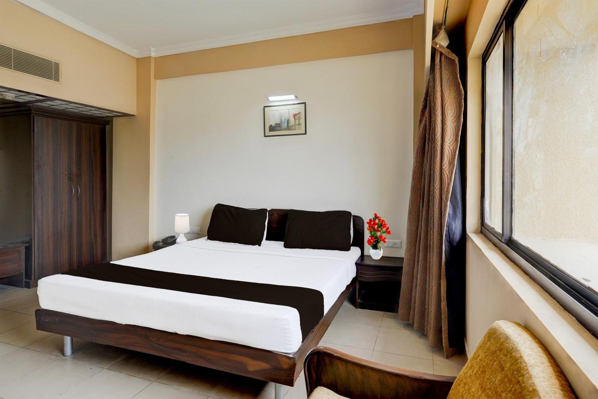 Super Townhouse Koyambedu Hotell Chennai Exteriör bild
