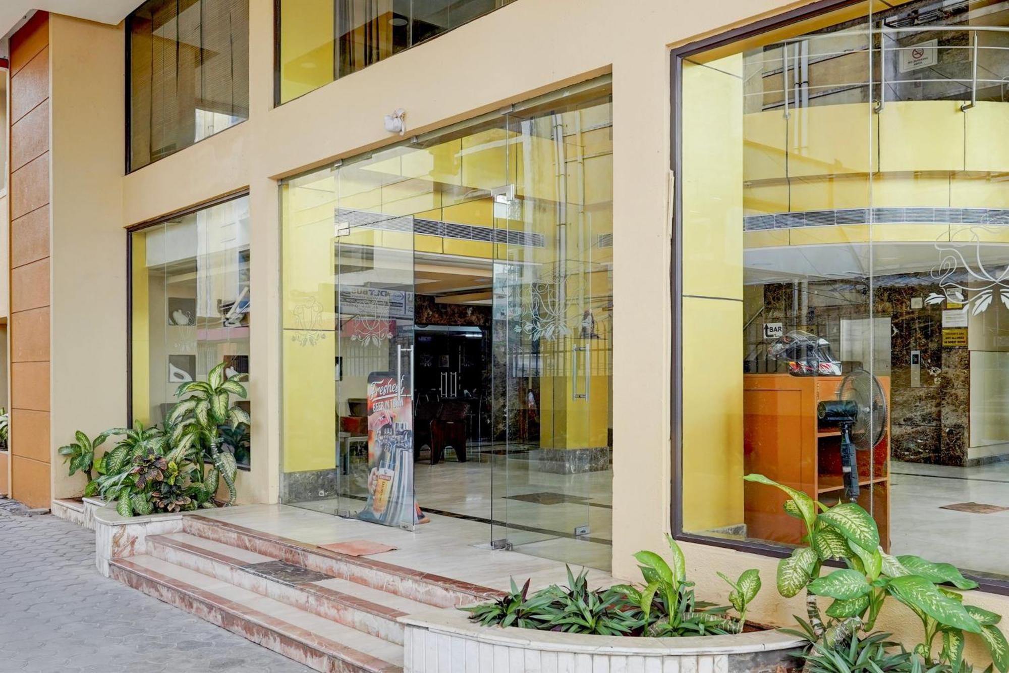Super Townhouse Koyambedu Hotell Chennai Exteriör bild