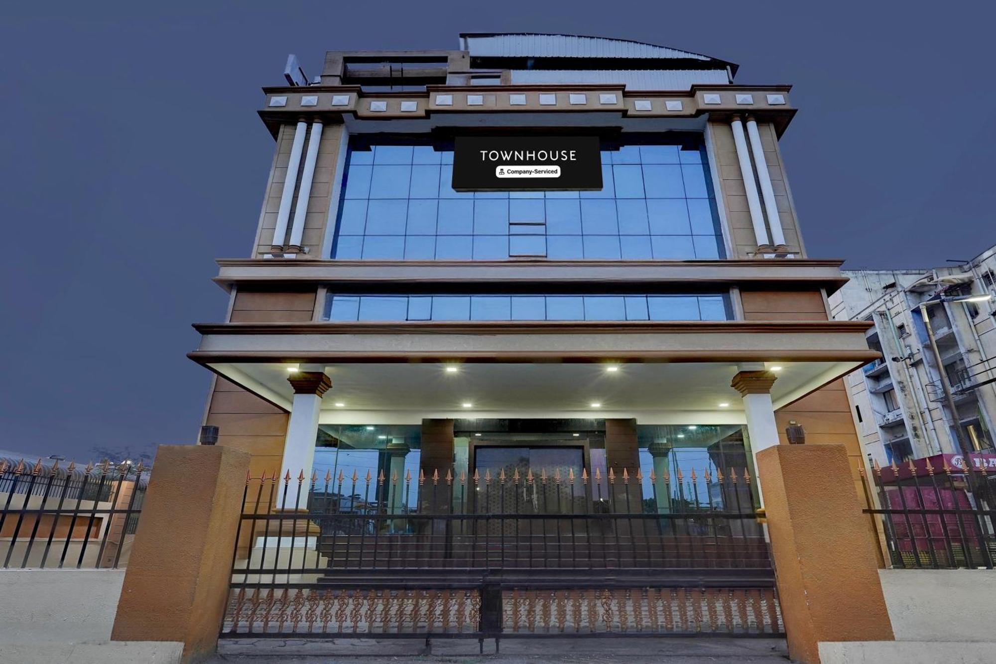 Super Townhouse Koyambedu Hotell Chennai Exteriör bild
