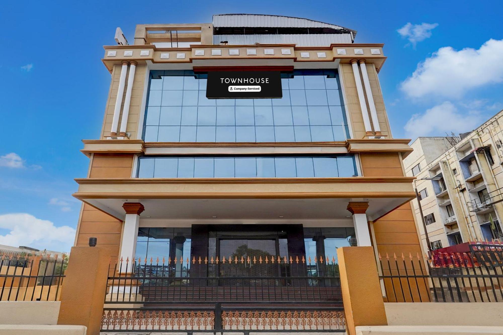 Super Townhouse Koyambedu Hotell Chennai Exteriör bild