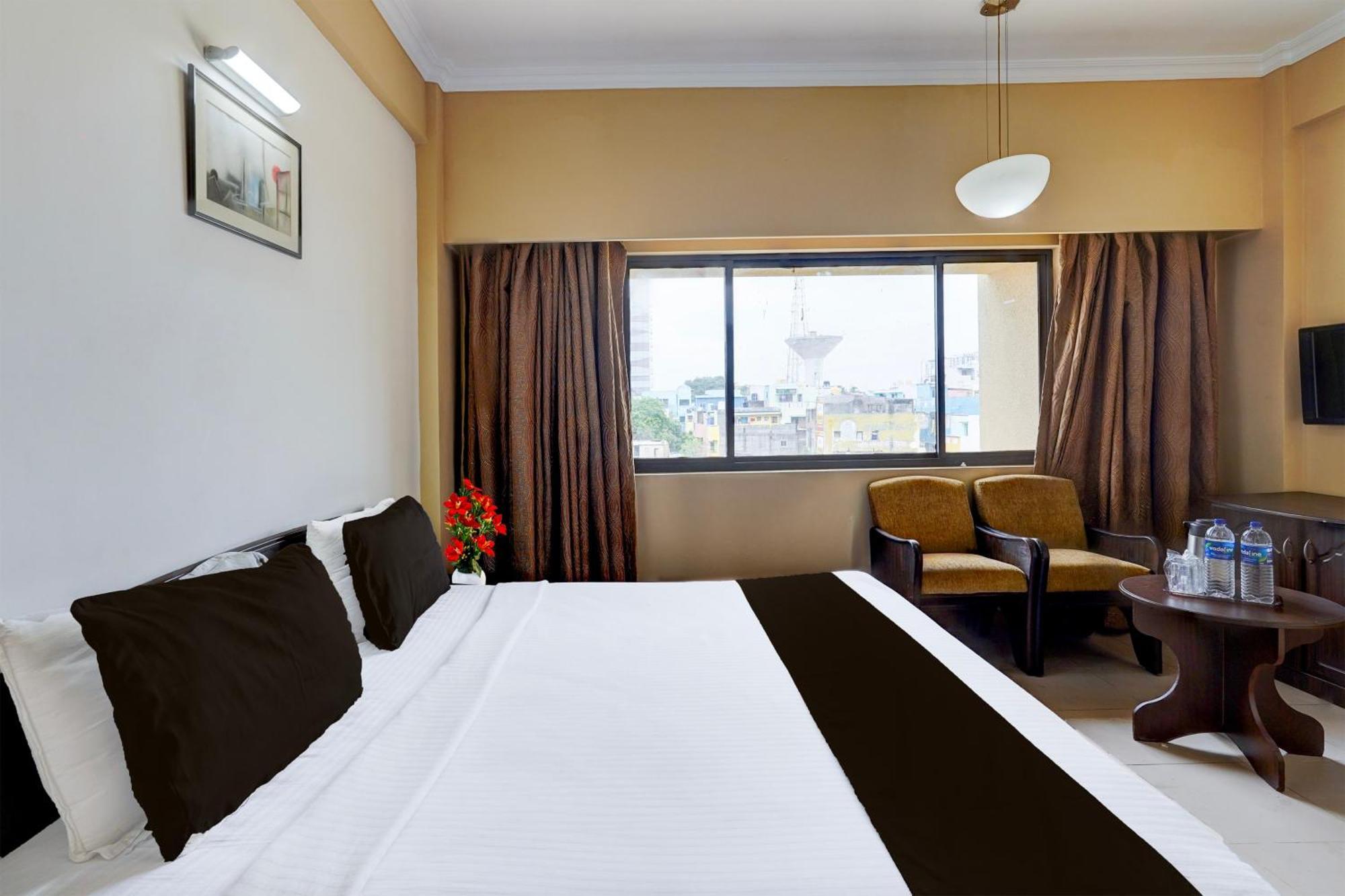 Super Townhouse Koyambedu Hotell Chennai Exteriör bild