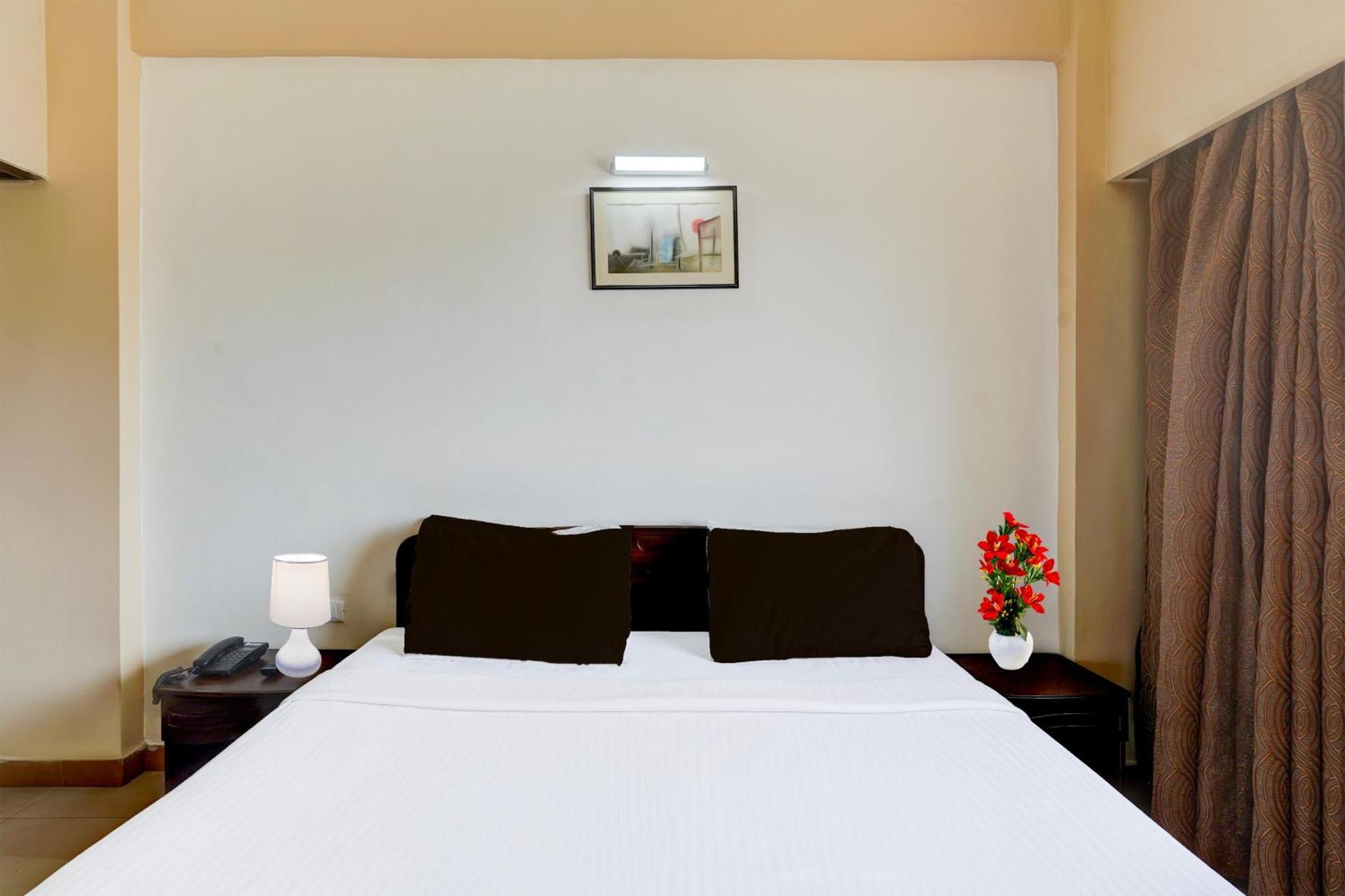 Super Townhouse Koyambedu Hotell Chennai Exteriör bild