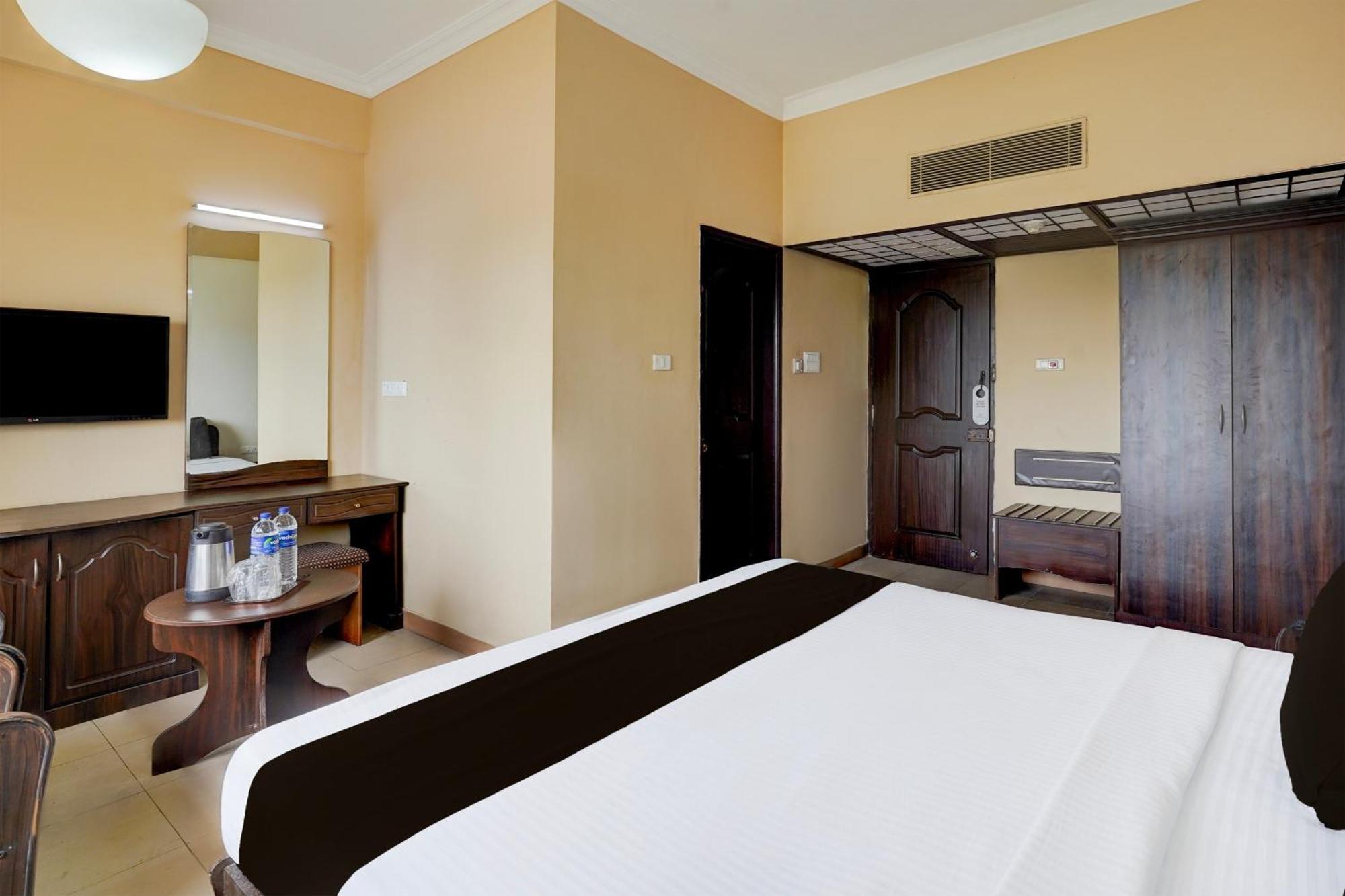 Super Townhouse Koyambedu Hotell Chennai Exteriör bild