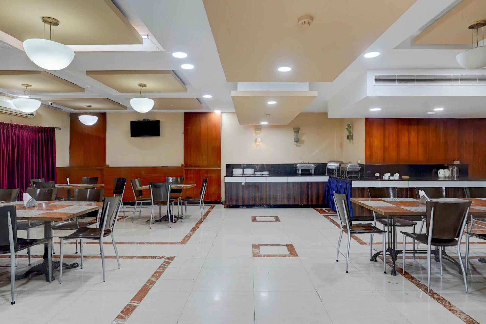 Super Townhouse Koyambedu Hotell Chennai Exteriör bild