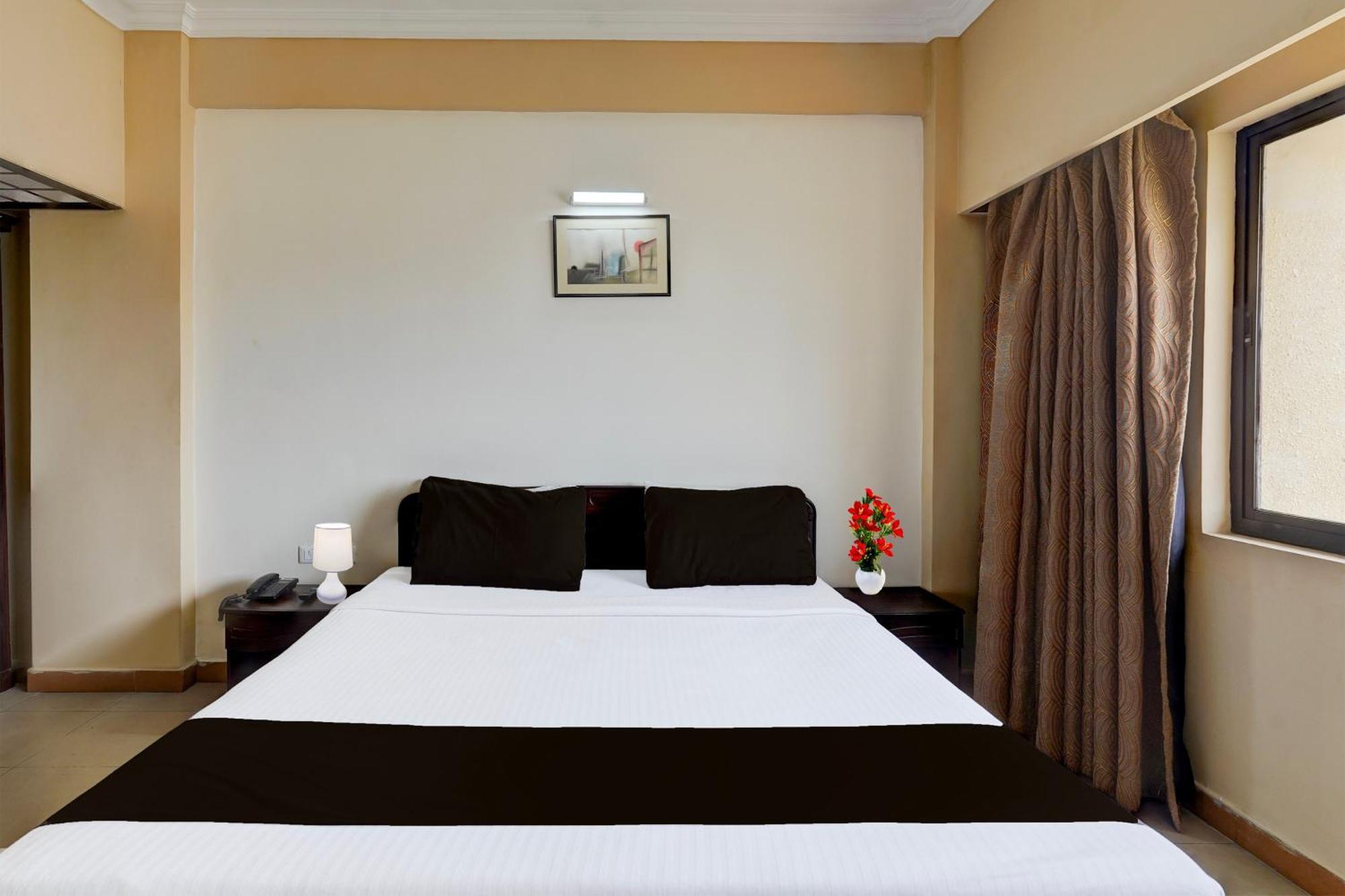 Super Townhouse Koyambedu Hotell Chennai Exteriör bild