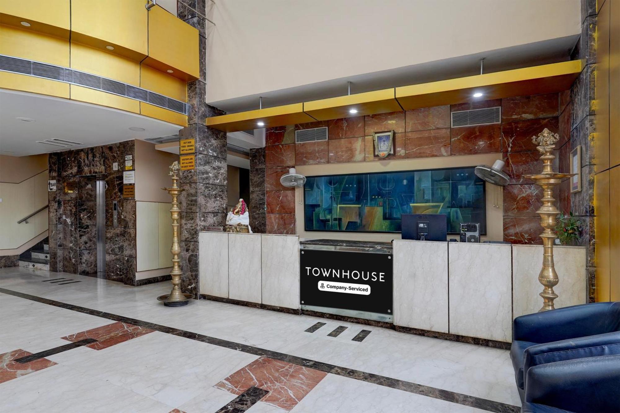 Super Townhouse Koyambedu Hotell Chennai Exteriör bild