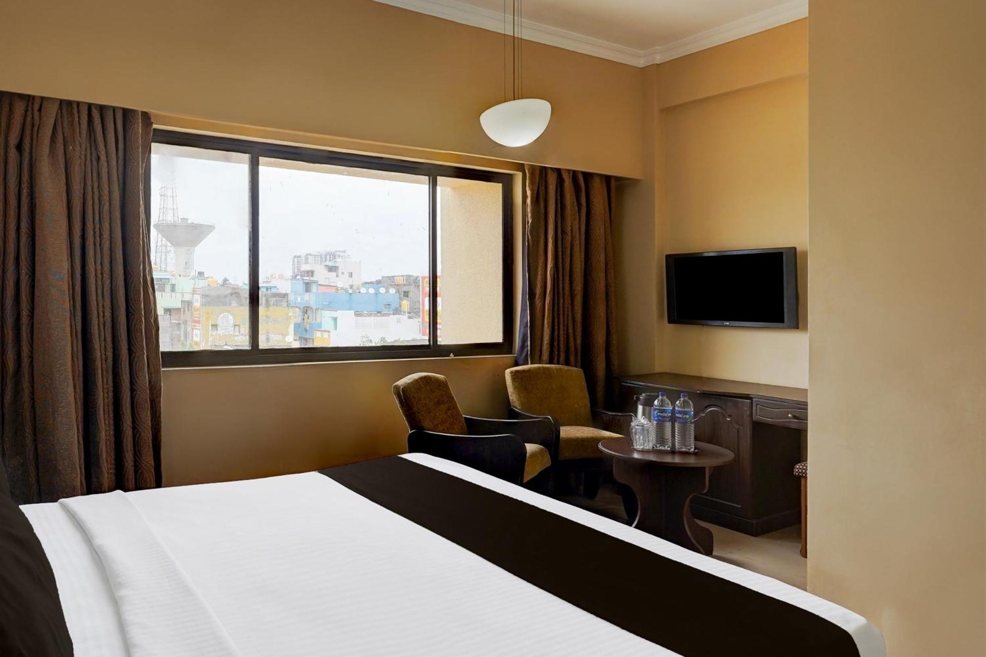 Super Townhouse Koyambedu Hotell Chennai Exteriör bild