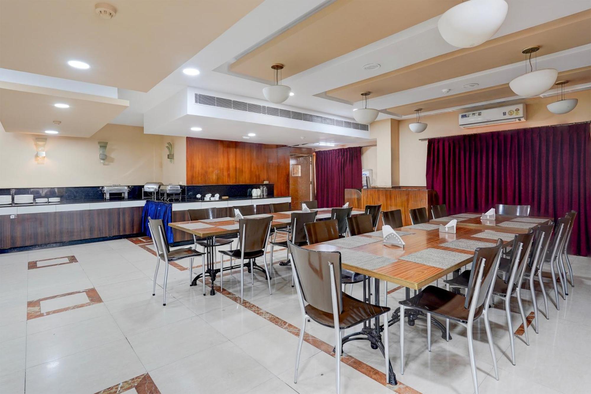 Super Townhouse Koyambedu Hotell Chennai Exteriör bild