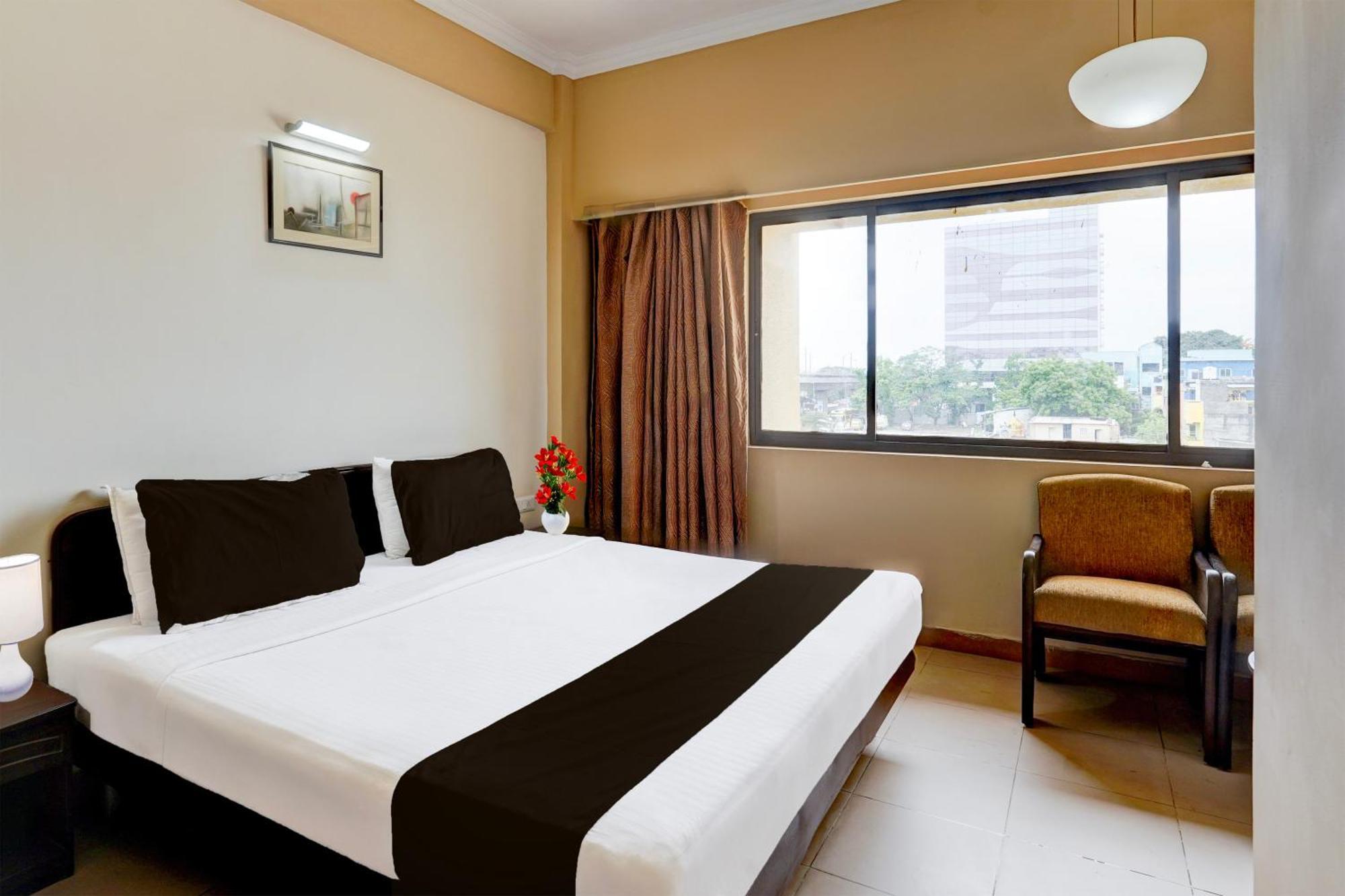 Super Townhouse Koyambedu Hotell Chennai Exteriör bild