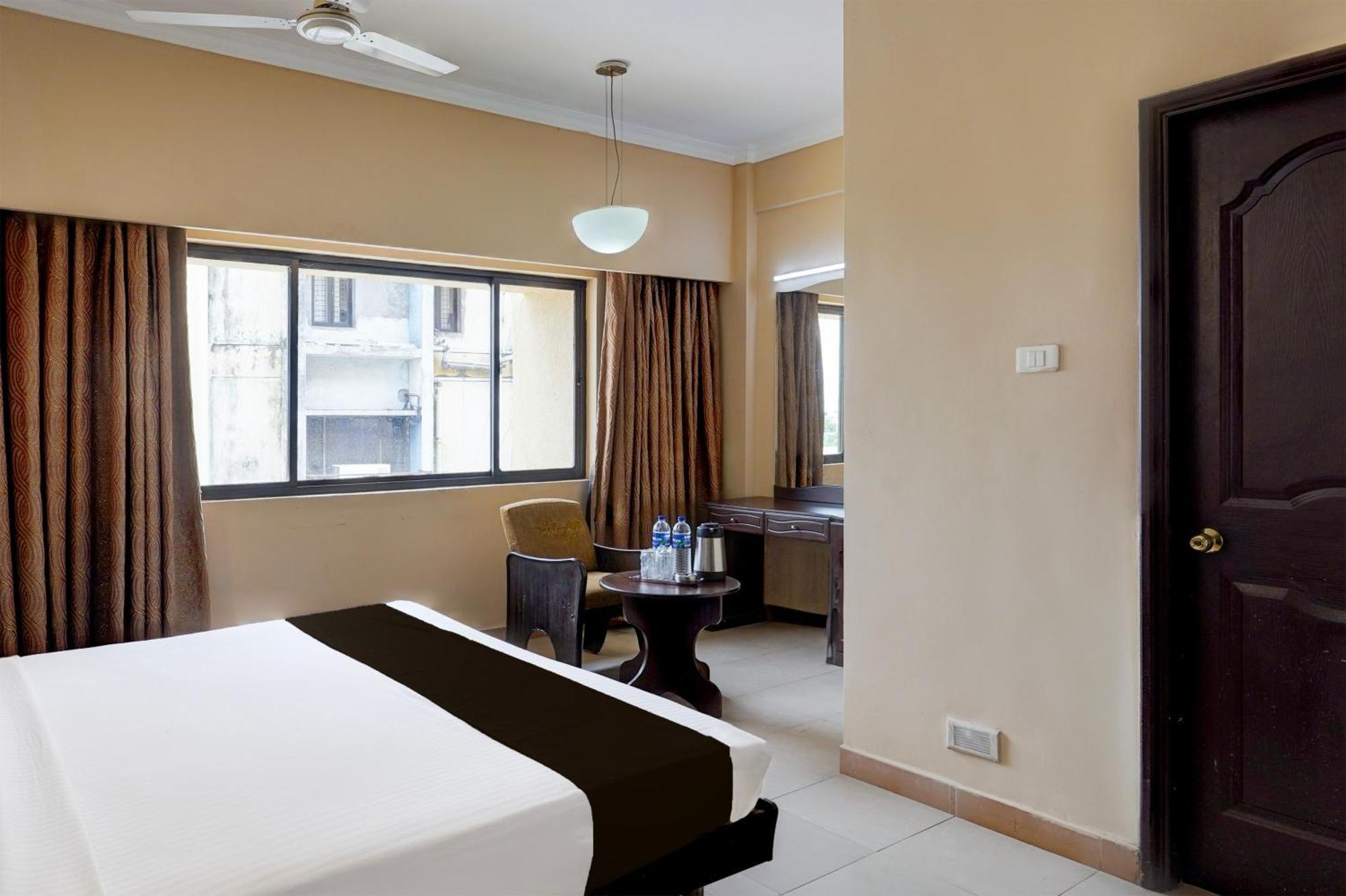 Super Townhouse Koyambedu Hotell Chennai Exteriör bild