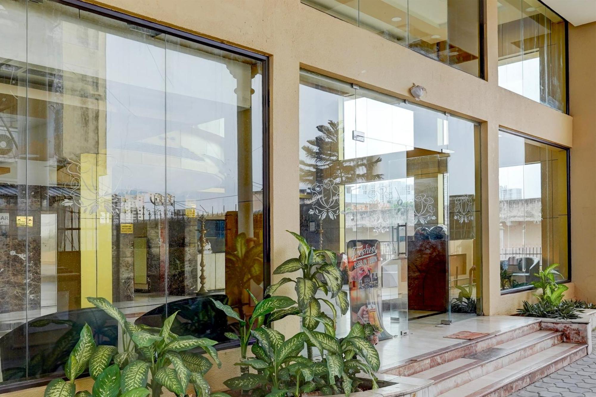 Super Townhouse Koyambedu Hotell Chennai Exteriör bild