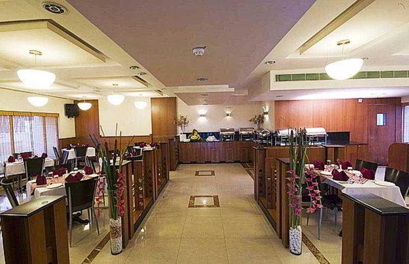 Super Townhouse Koyambedu Hotell Chennai Exteriör bild
