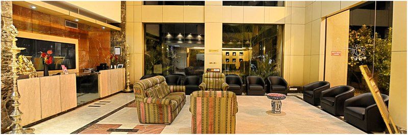 Super Townhouse Koyambedu Hotell Chennai Exteriör bild