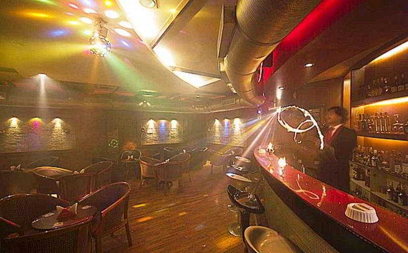 Super Townhouse Koyambedu Hotell Chennai Exteriör bild