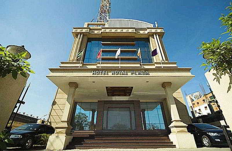 Super Townhouse Koyambedu Hotell Chennai Exteriör bild