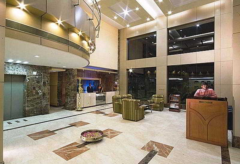 Super Townhouse Koyambedu Hotell Chennai Exteriör bild