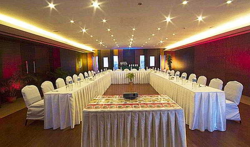Super Townhouse Koyambedu Hotell Chennai Exteriör bild