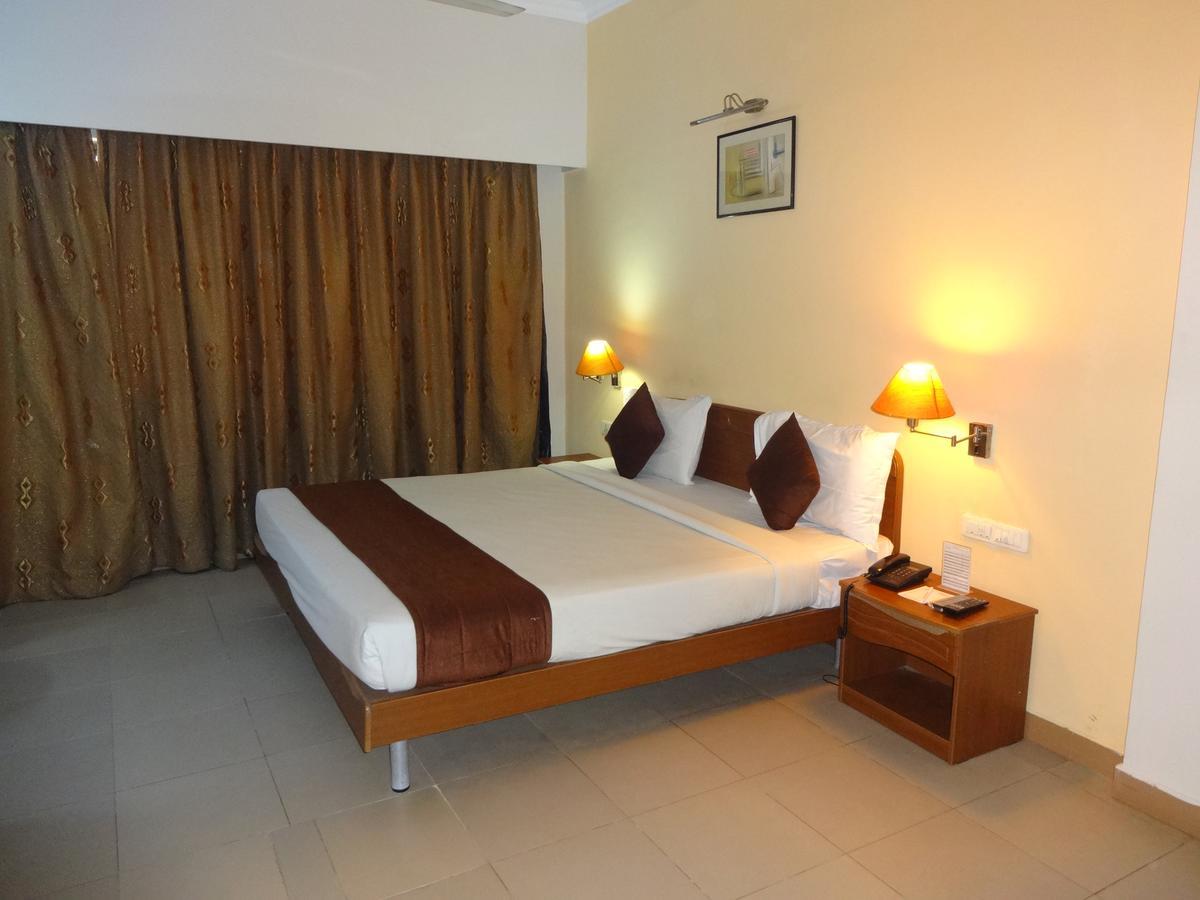 Super Townhouse Koyambedu Hotell Chennai Exteriör bild
