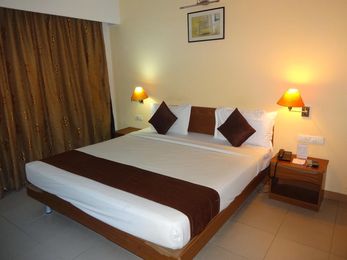 Super Townhouse Koyambedu Hotell Chennai Exteriör bild