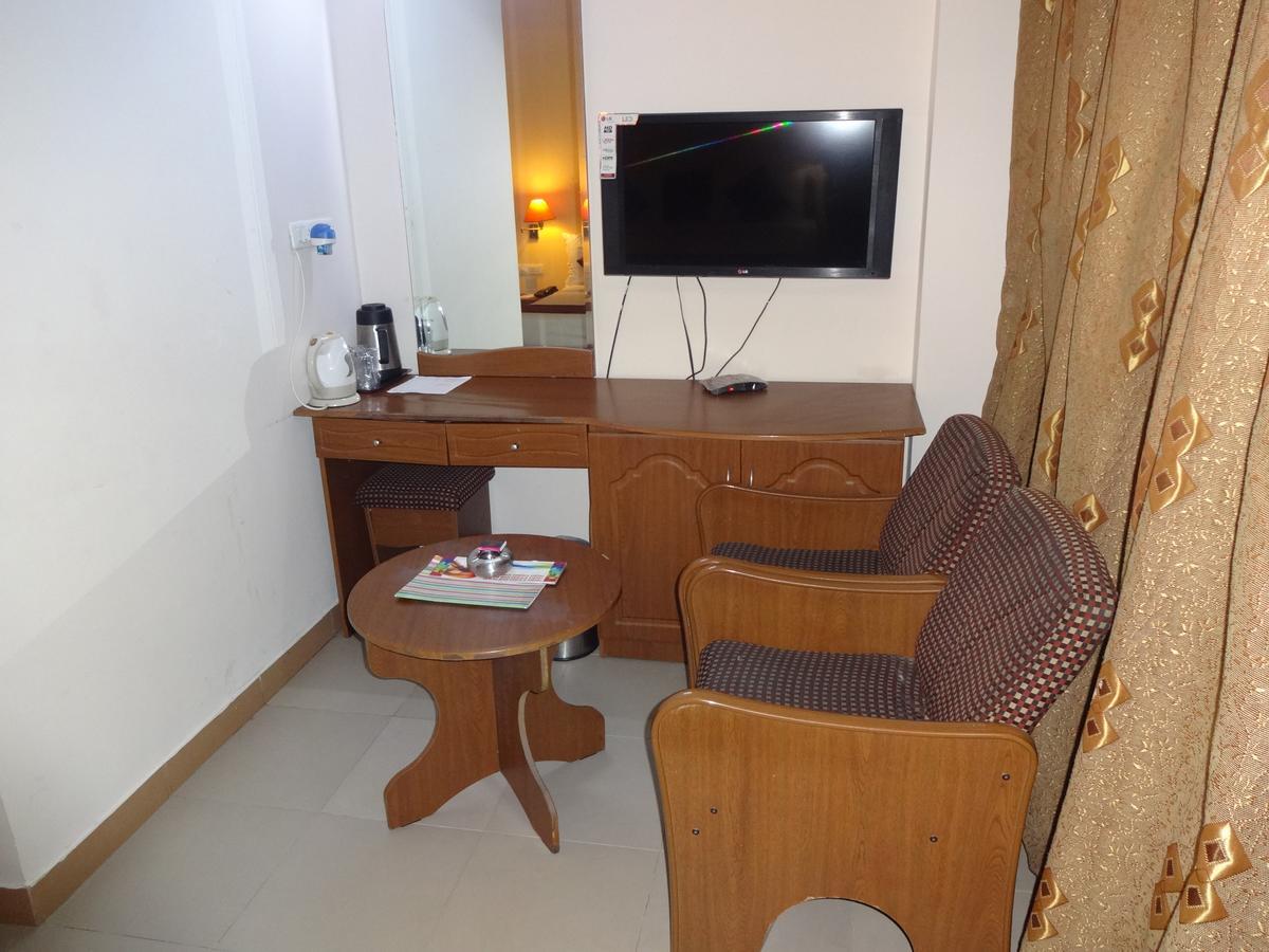 Super Townhouse Koyambedu Hotell Chennai Exteriör bild