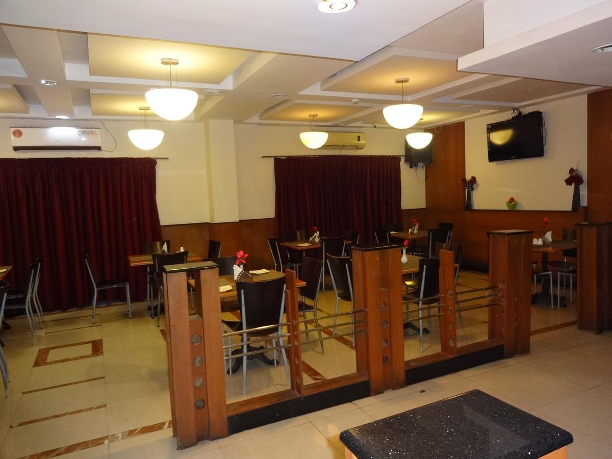 Super Townhouse Koyambedu Hotell Chennai Exteriör bild