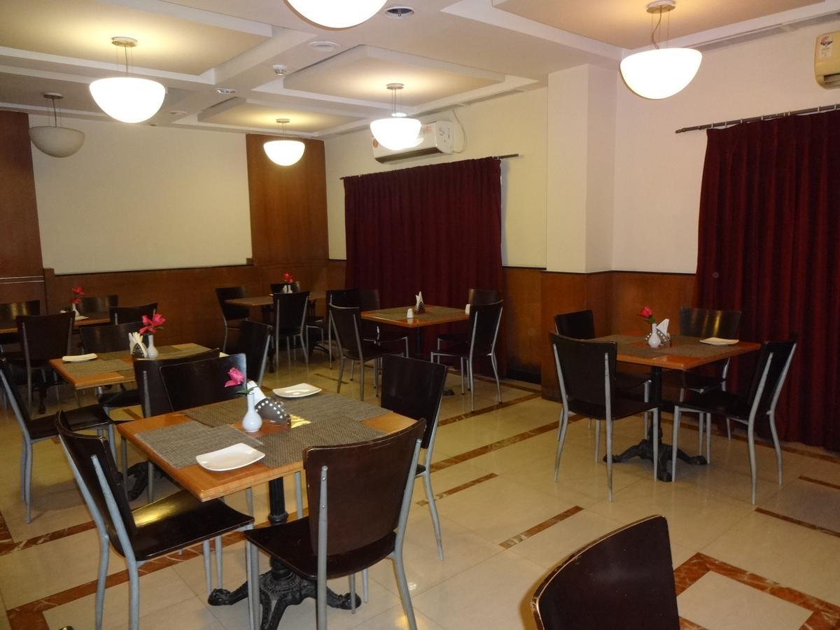 Super Townhouse Koyambedu Hotell Chennai Exteriör bild