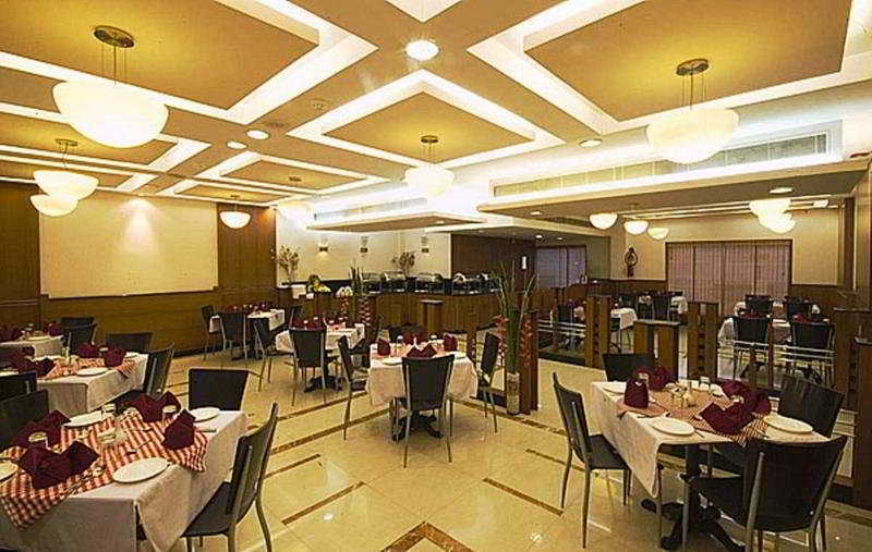 Super Townhouse Koyambedu Hotell Chennai Exteriör bild