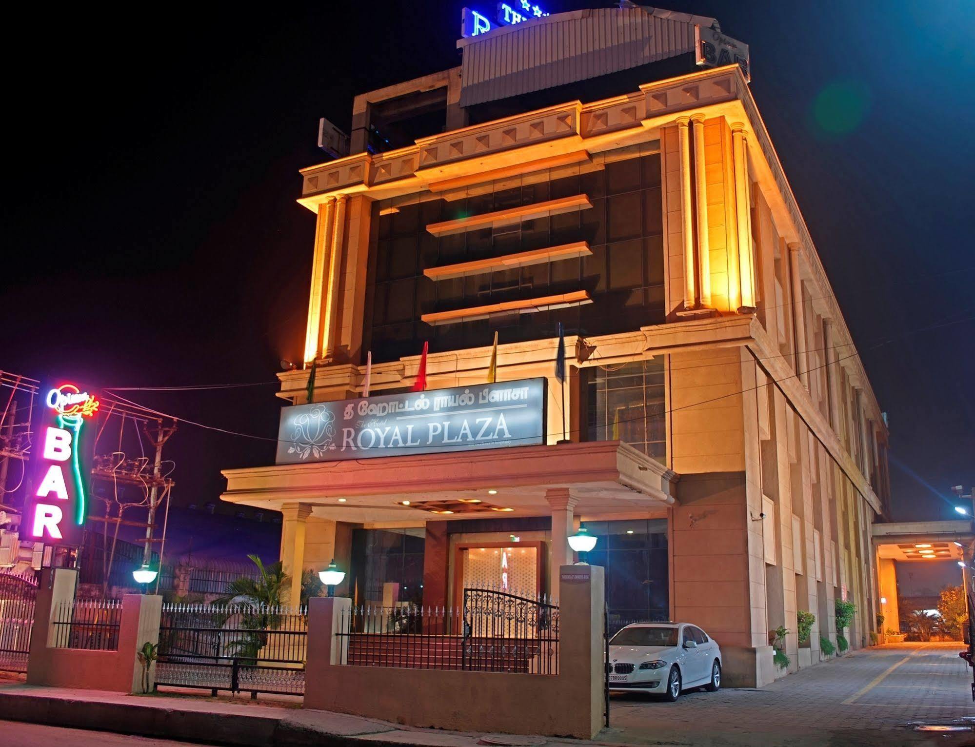 Super Townhouse Koyambedu Hotell Chennai Exteriör bild