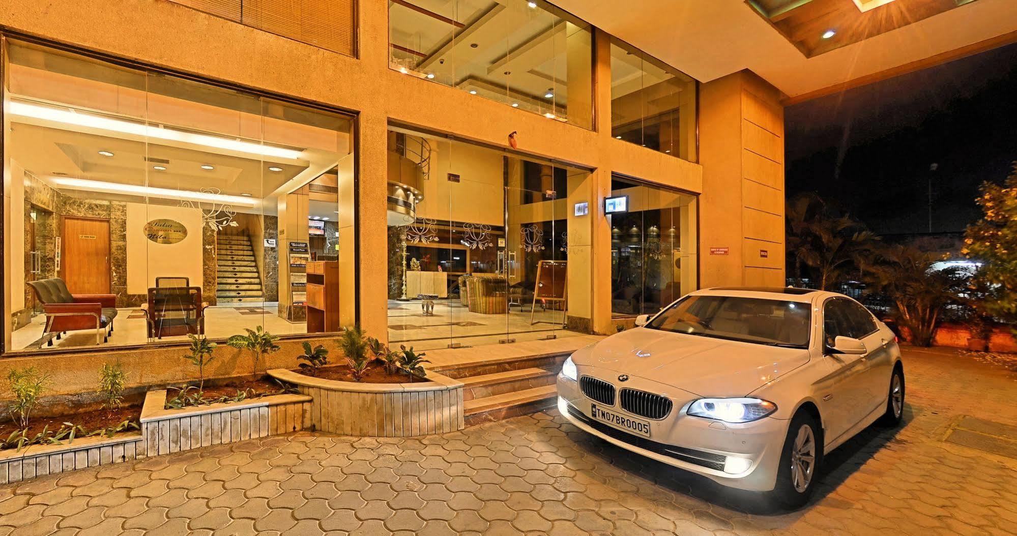 Super Townhouse Koyambedu Hotell Chennai Exteriör bild