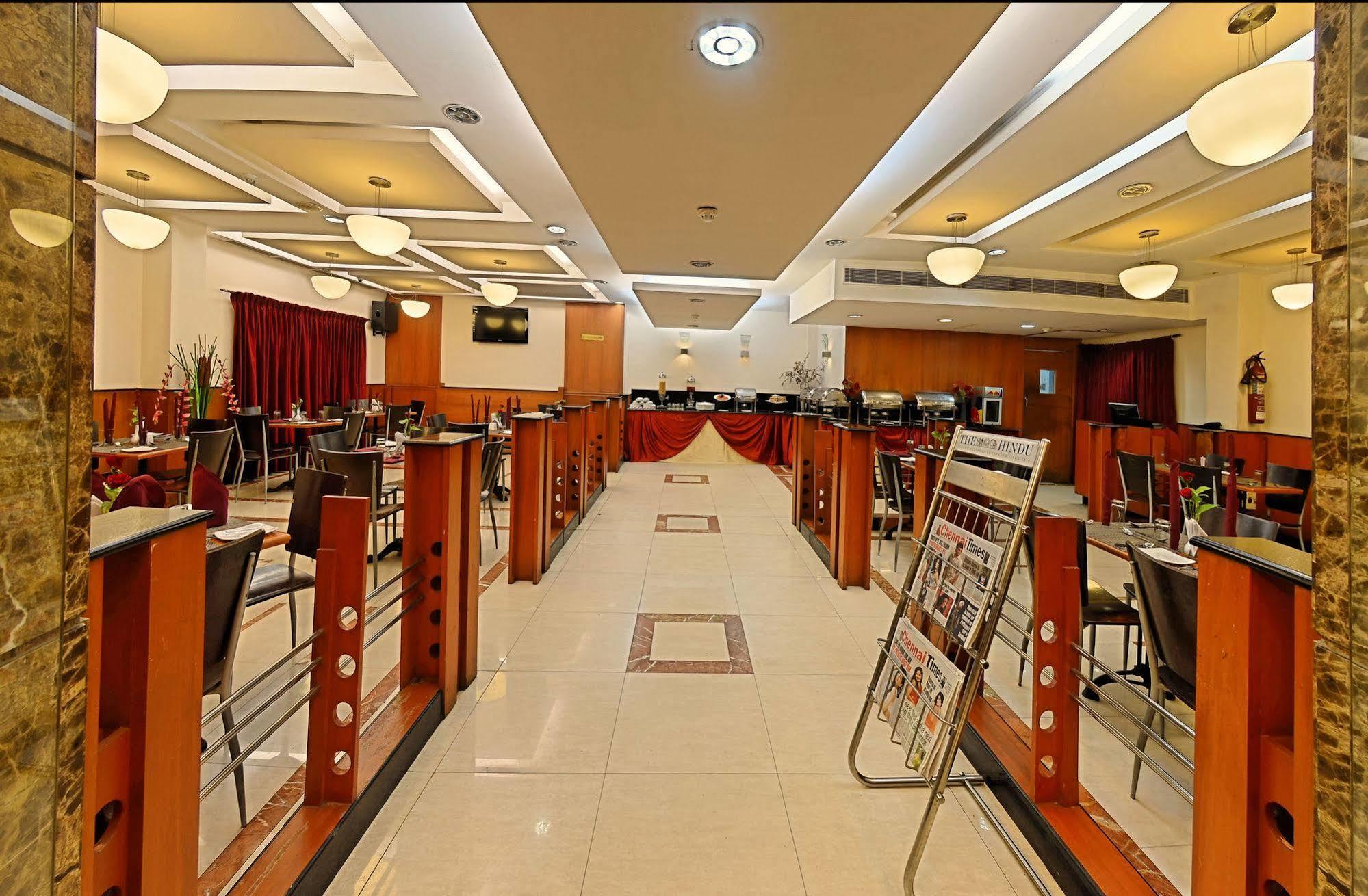 Super Townhouse Koyambedu Hotell Chennai Exteriör bild
