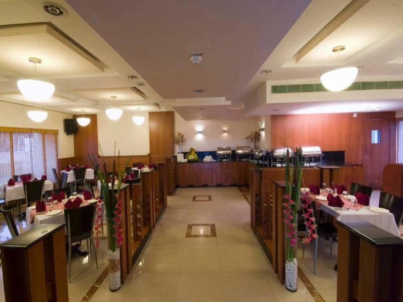 Super Townhouse Koyambedu Hotell Chennai Exteriör bild