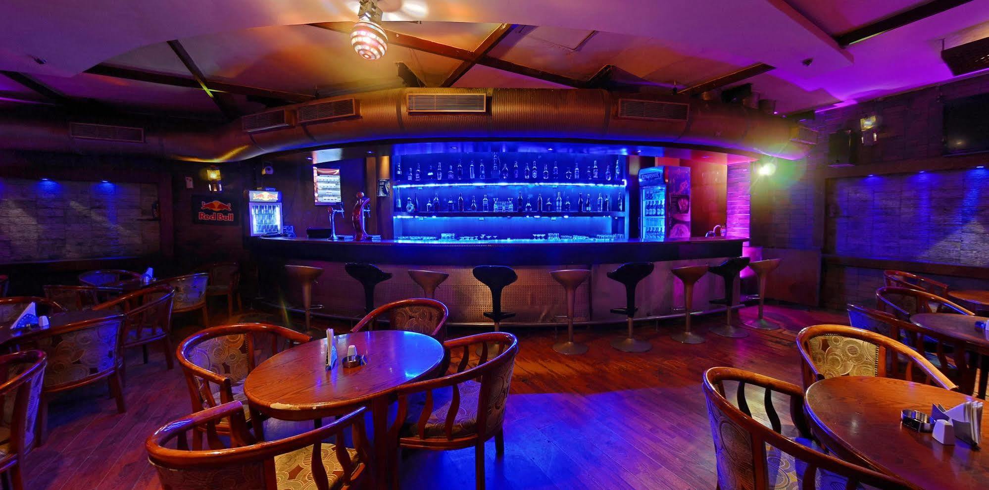 Super Townhouse Koyambedu Hotell Chennai Exteriör bild
