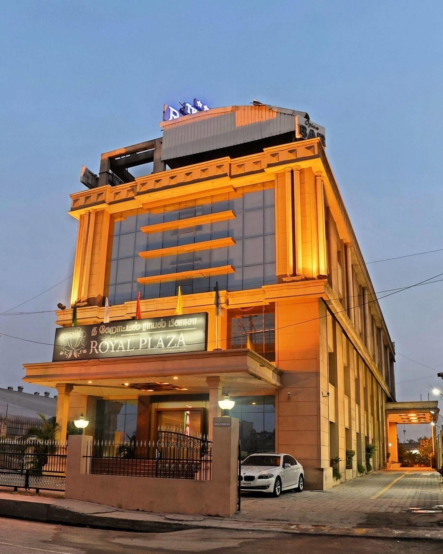 Super Townhouse Koyambedu Hotell Chennai Exteriör bild