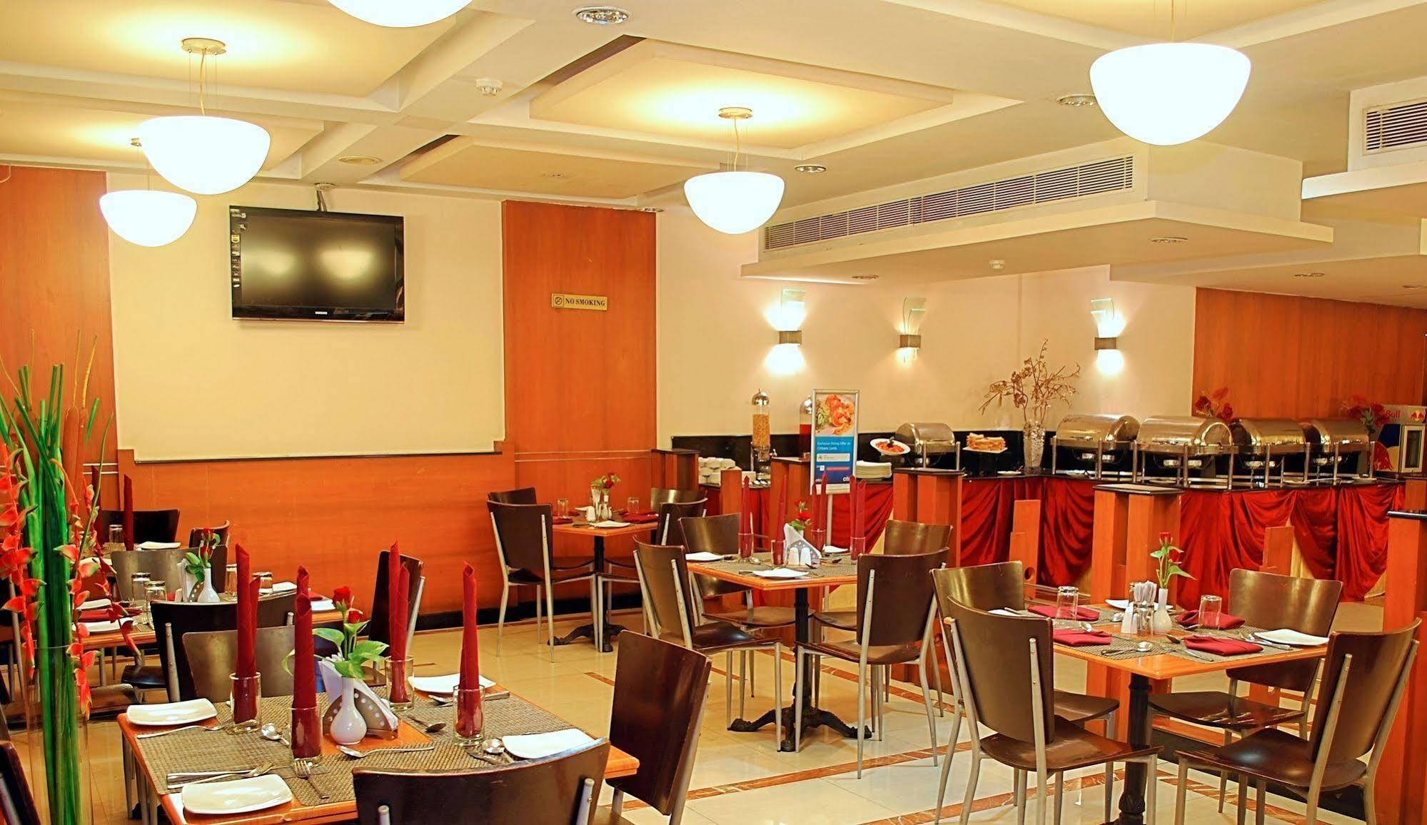 Super Townhouse Koyambedu Hotell Chennai Exteriör bild