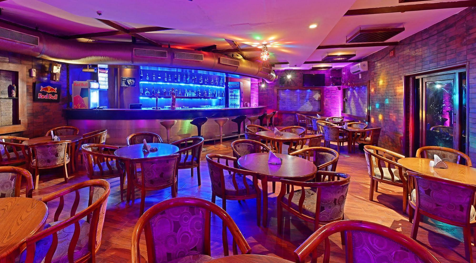 Super Townhouse Koyambedu Hotell Chennai Exteriör bild
