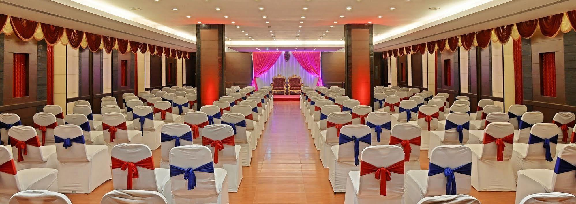 Super Townhouse Koyambedu Hotell Chennai Exteriör bild