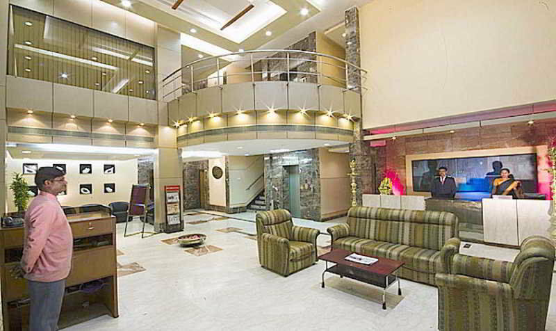 Super Townhouse Koyambedu Hotell Chennai Exteriör bild